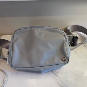 Lululemon Large Everywhere Belt Bag in Silver Drop ebb